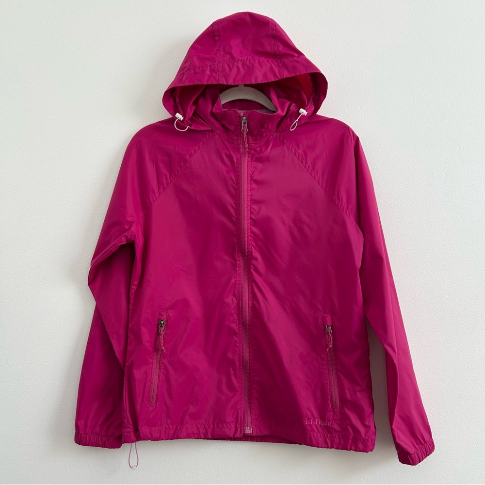 LL Bean Womens Hooded Rain Jacket in Berry Pink size X-Small Nylon Lightweight